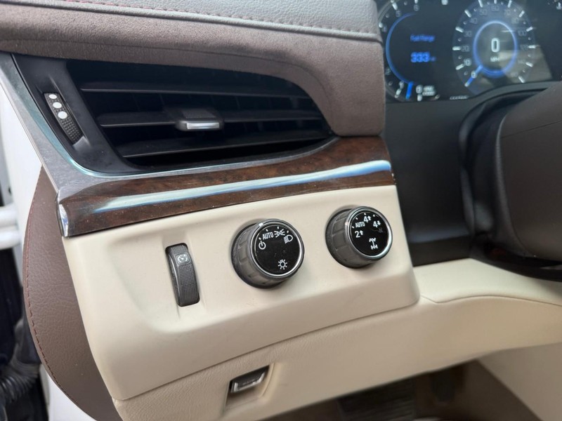 Cadillac Escalade ESV Vehicle Image 23