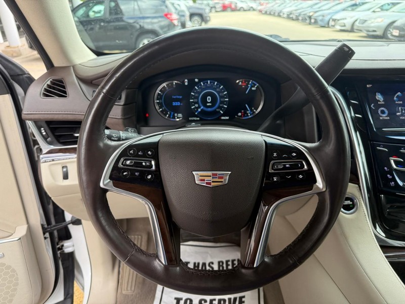 Cadillac Escalade ESV Vehicle Image 25