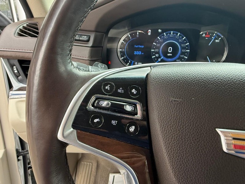 Cadillac Escalade ESV Vehicle Image 26