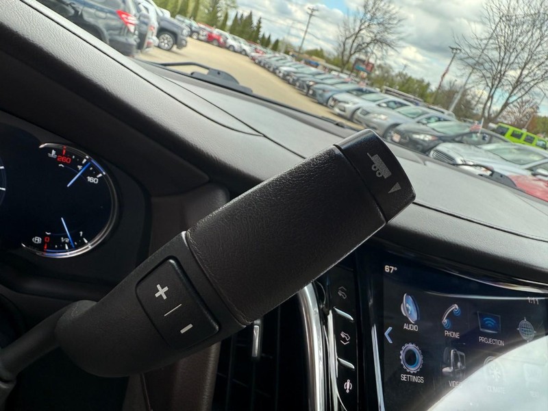Cadillac Escalade ESV Vehicle Image 29