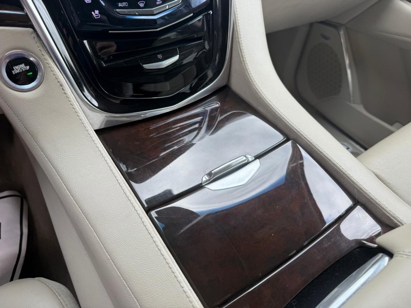 Cadillac Escalade ESV Vehicle Image 34