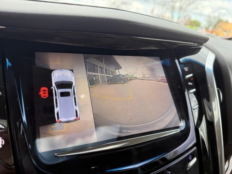 Cadillac Escalade ESV Vehicle Image 38