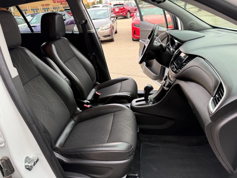 Chevrolet Trax Vehicle Image 16
