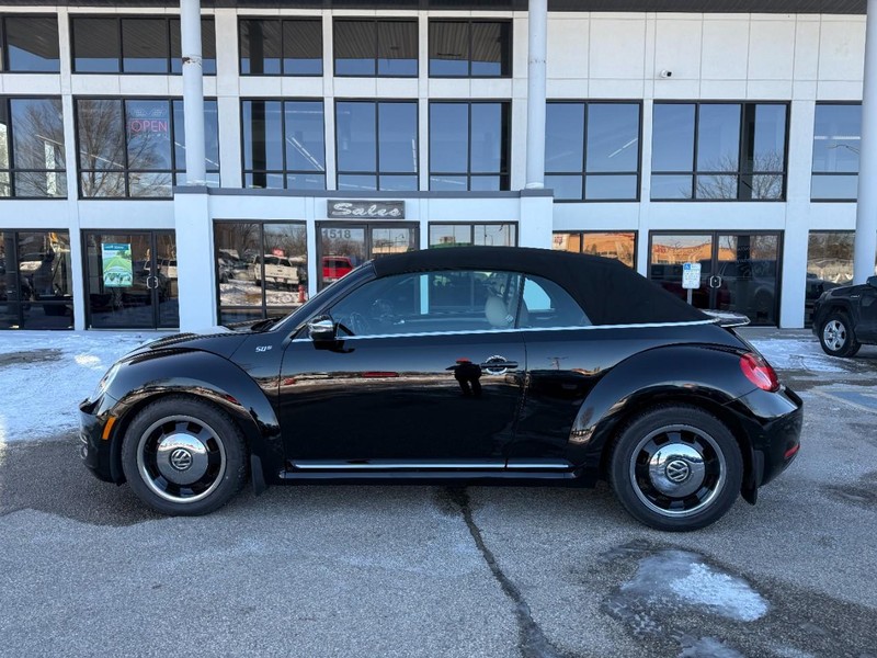 Volkswagen Beetle Convertible Vehicle Image 08