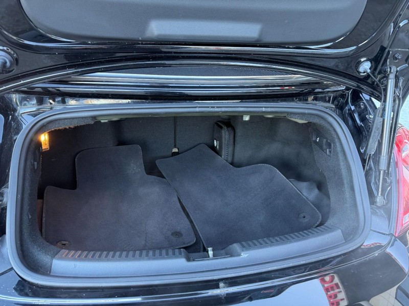 Volkswagen Beetle Convertible Vehicle Image 12