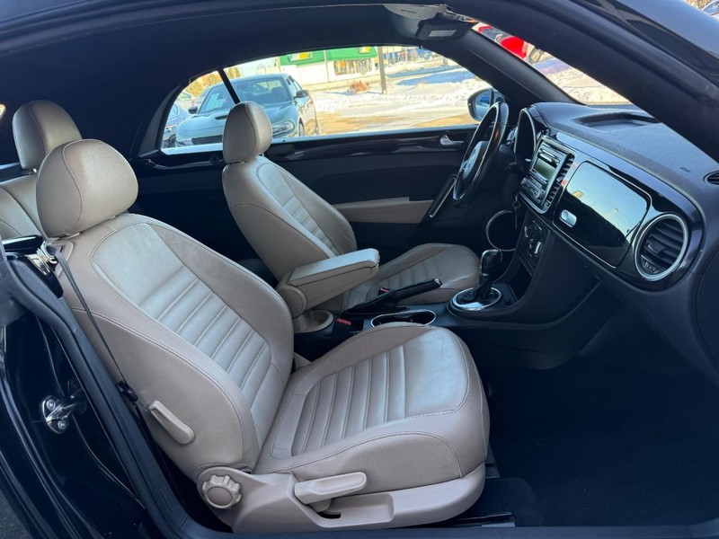 Volkswagen Beetle Convertible Vehicle Image 13