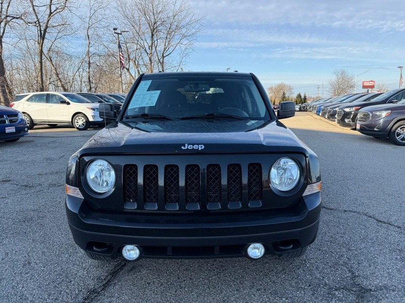 Jeep Patriot Vehicle Image 02