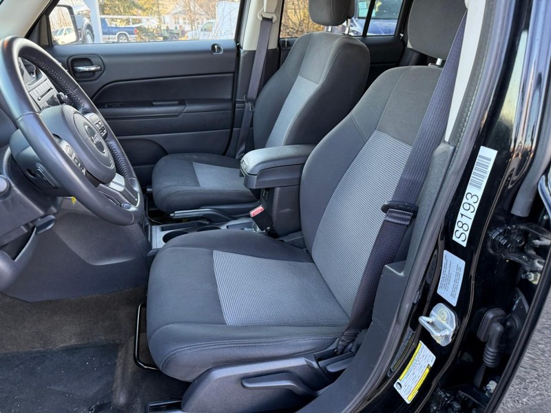 Jeep Patriot Vehicle Image 09