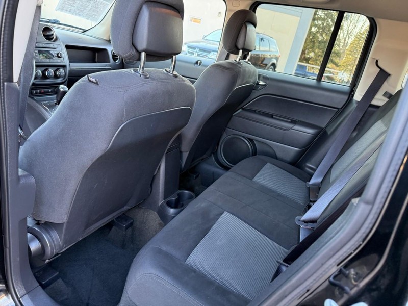 Jeep Patriot Vehicle Image 12