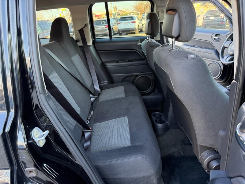Jeep Patriot Vehicle Image 14