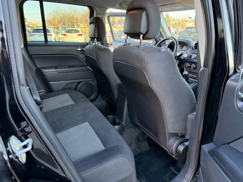 Jeep Patriot Vehicle Image 15