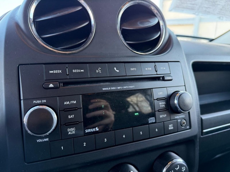 Jeep Patriot Vehicle Image 23