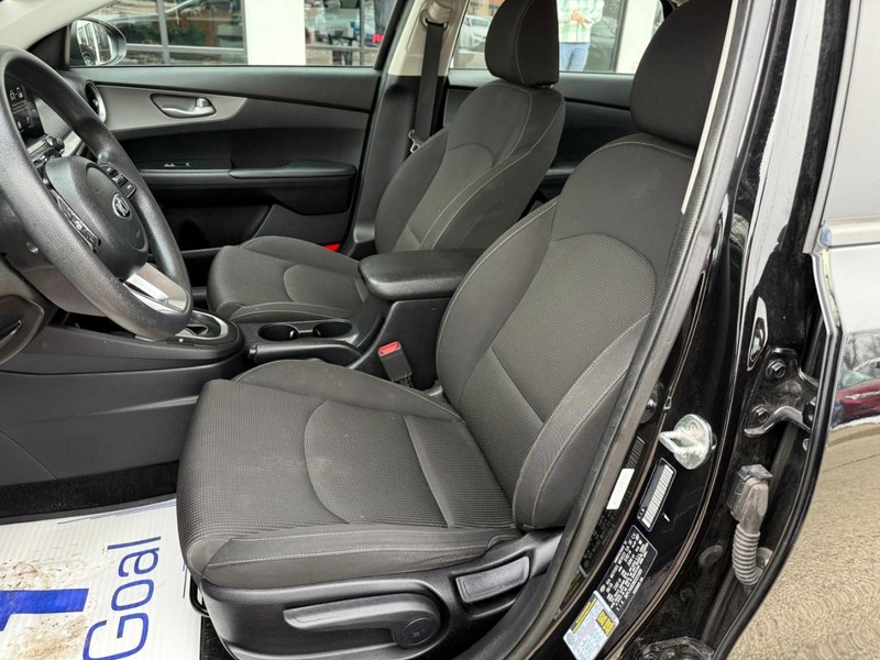 Kia Forte Vehicle Image 08