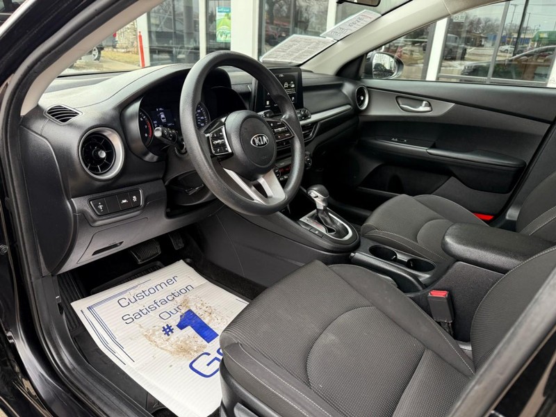 Kia Forte Vehicle Image 09