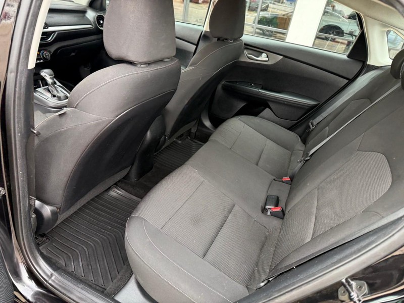 Kia Forte Vehicle Image 11