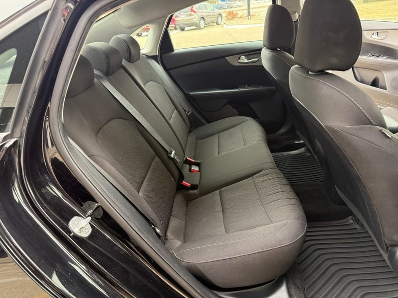 Kia Forte Vehicle Image 12