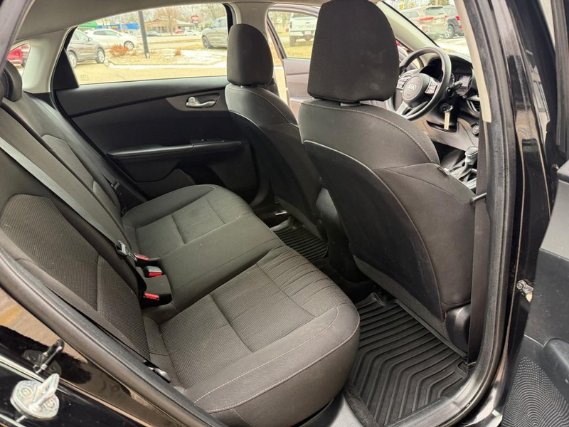 Kia Forte Vehicle Image 13