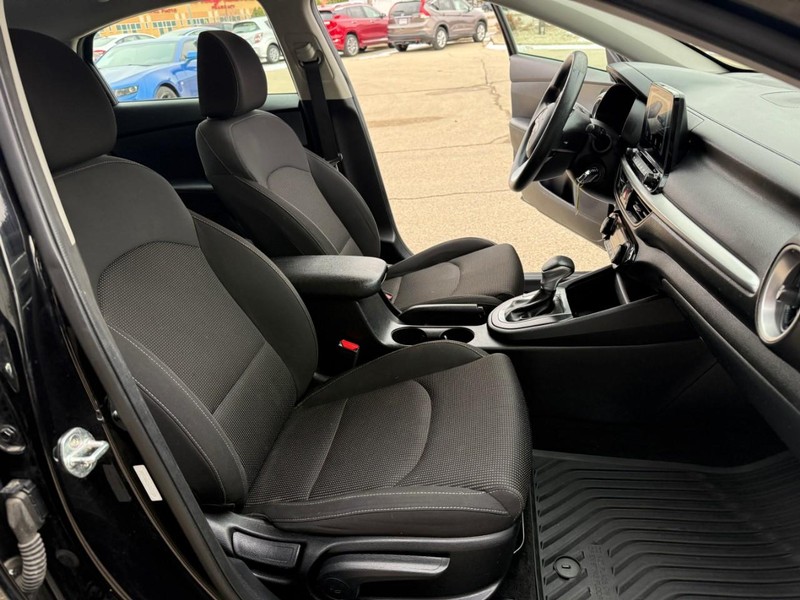 Kia Forte Vehicle Image 14