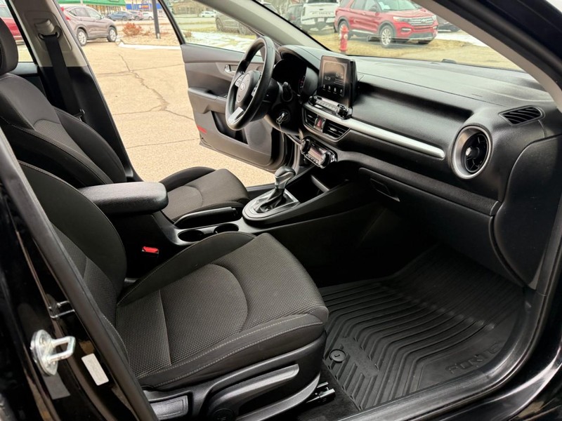 Kia Forte Vehicle Image 15