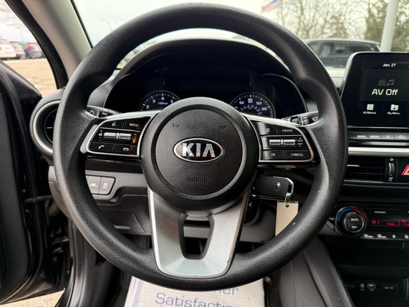 Kia Forte Vehicle Image 16