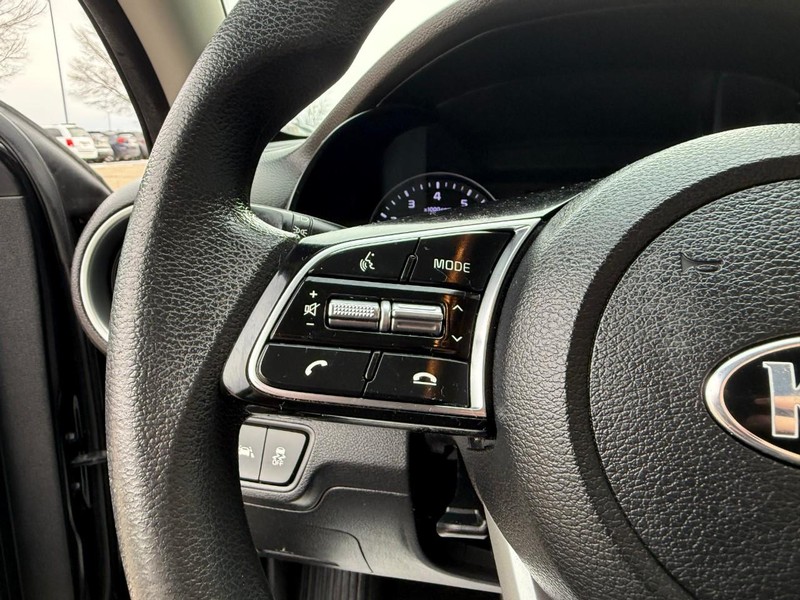 Kia Forte Vehicle Image 17