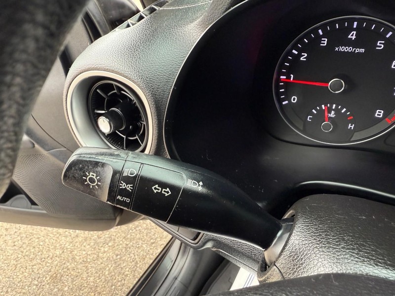 Kia Forte Vehicle Image 19
