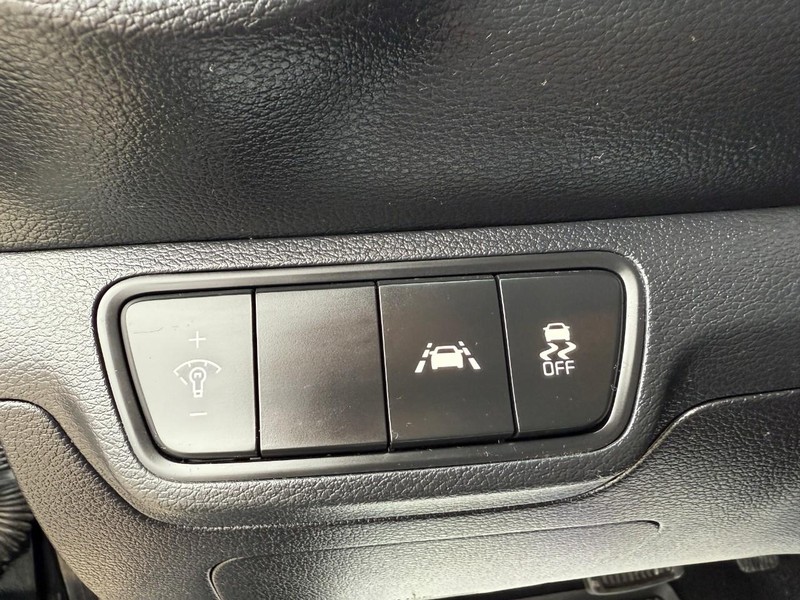Kia Forte Vehicle Image 21