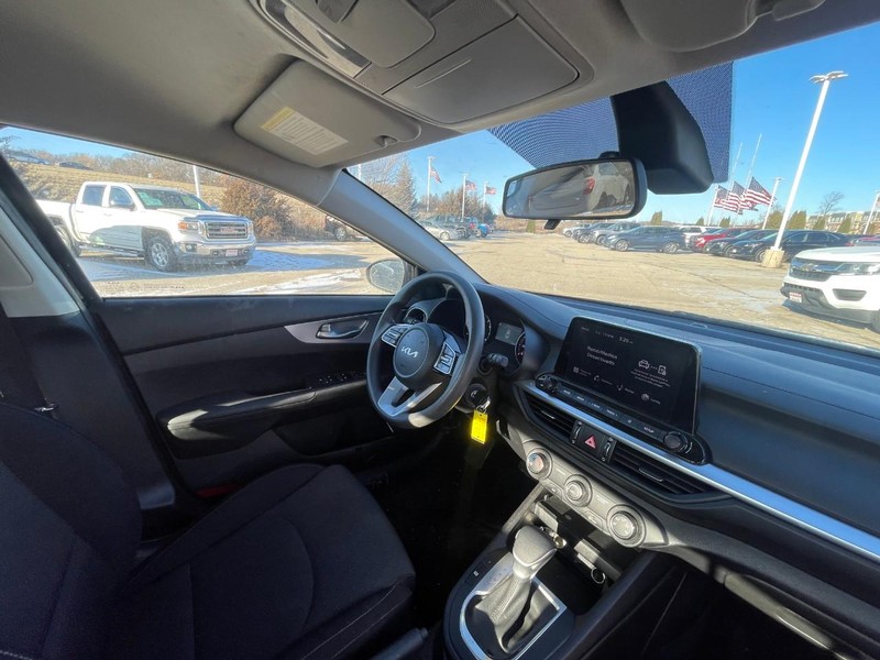 Kia Forte Vehicle Image 05