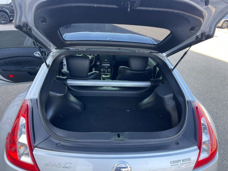 Nissan 370Z Vehicle Image 11