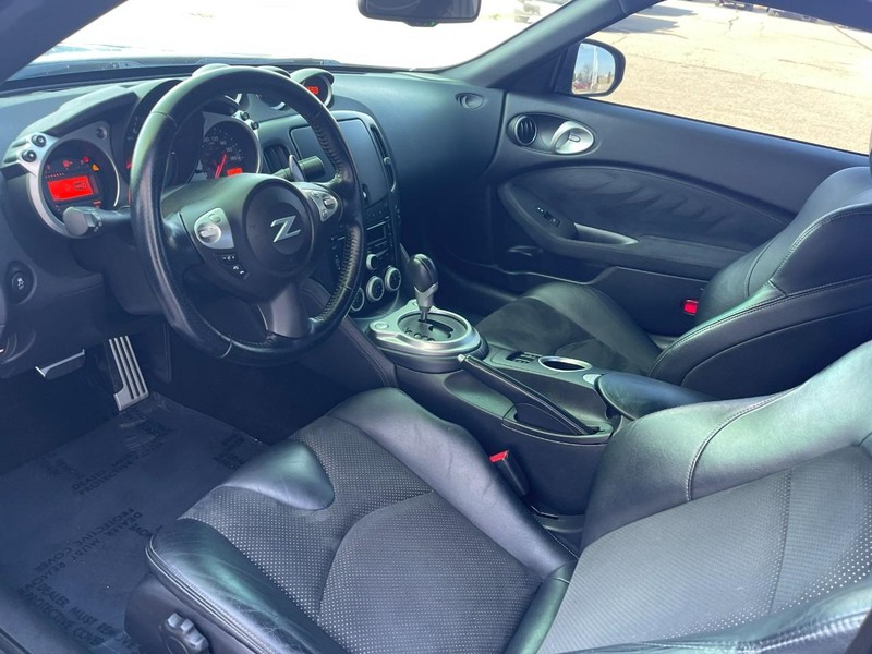 Nissan 370Z Vehicle Image 12