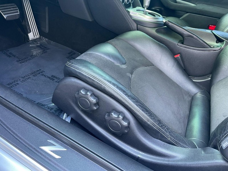 Nissan 370Z Vehicle Image 13