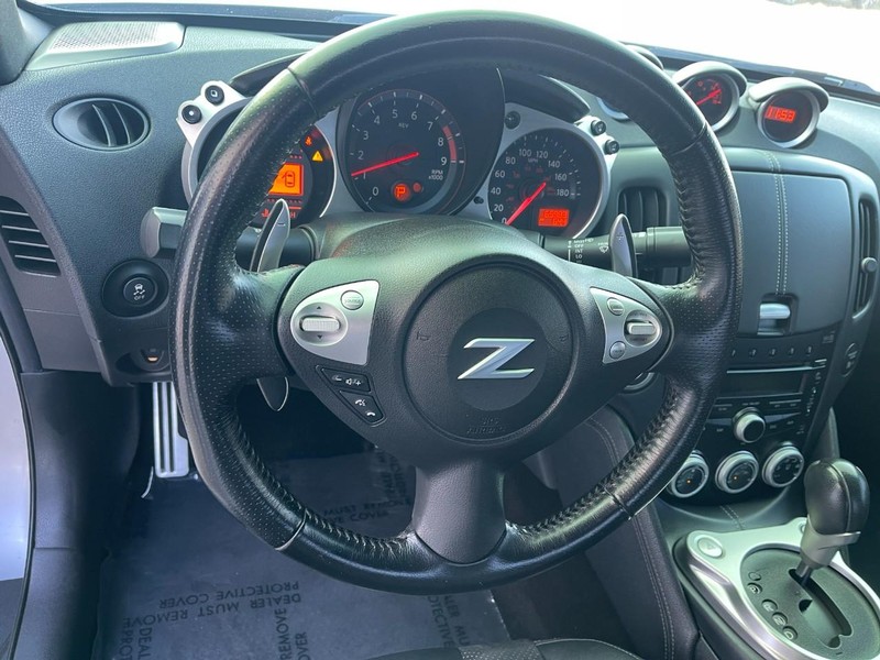 Nissan 370Z Vehicle Image 17