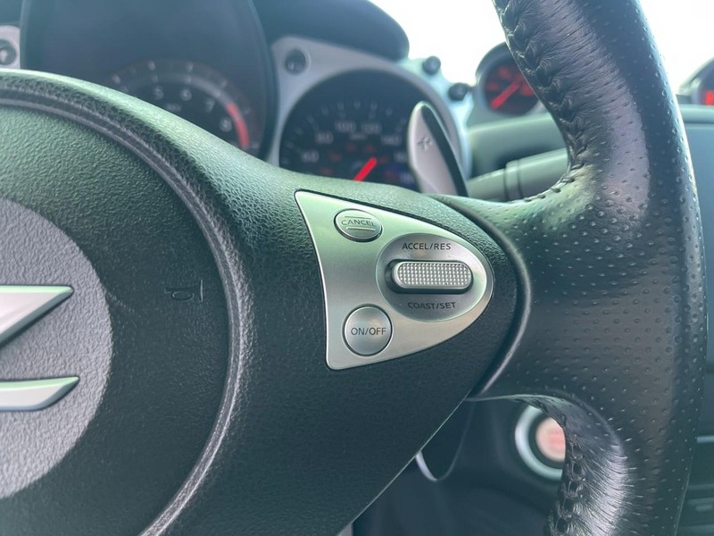 Nissan 370Z Vehicle Image 19