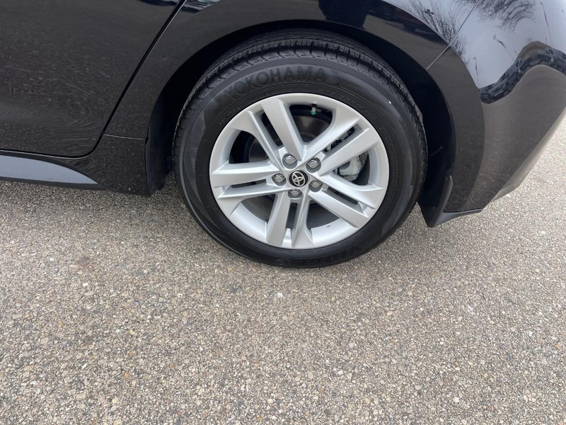 Toyota Corolla Hatchback Vehicle Image 05