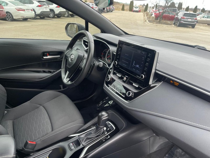 Toyota Corolla Hatchback Vehicle Image 09