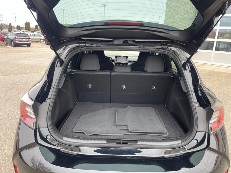 Toyota Corolla Hatchback Vehicle Image 16