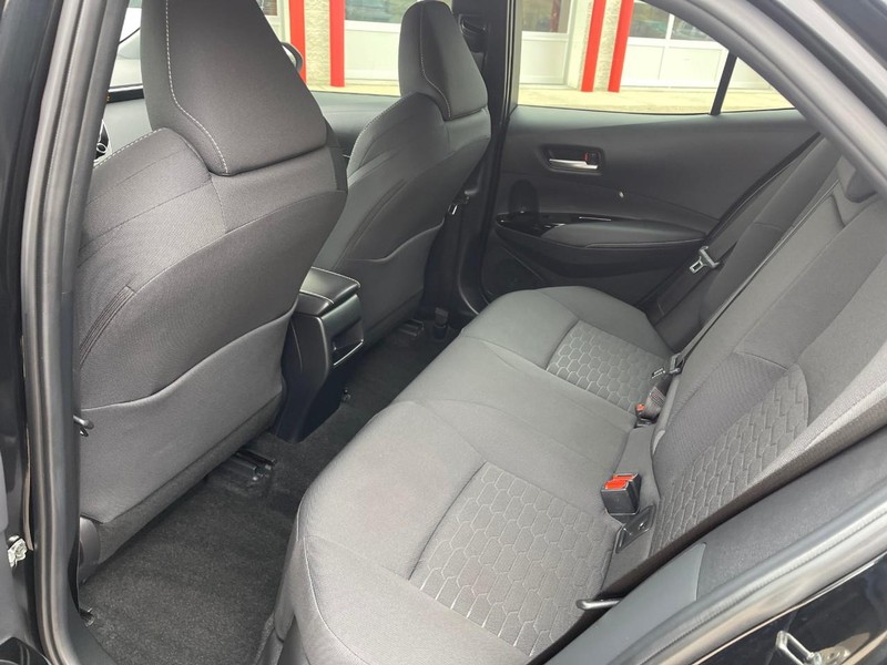 Toyota Corolla Hatchback Vehicle Image 17