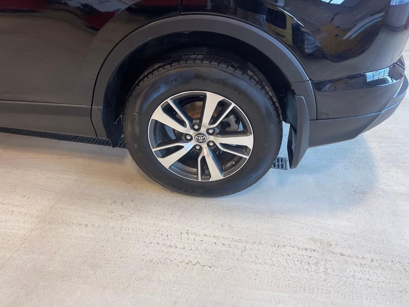 Toyota RAV4 Vehicle Image 05