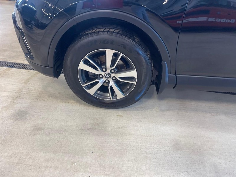 Toyota RAV4 Vehicle Image 06
