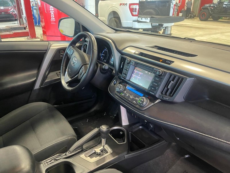 Toyota RAV4 Vehicle Image 09