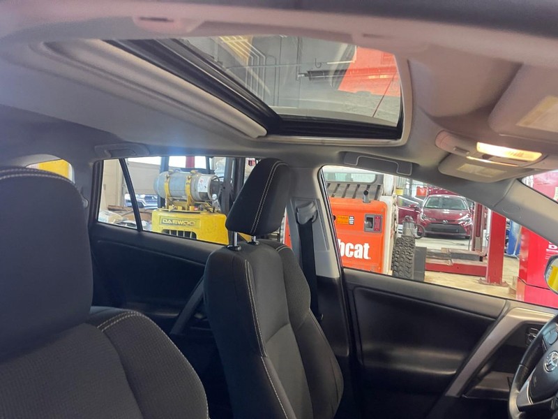 Toyota RAV4 Vehicle Image 10
