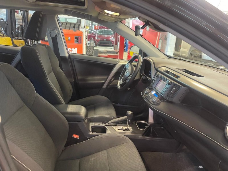 Toyota RAV4 Vehicle Image 11
