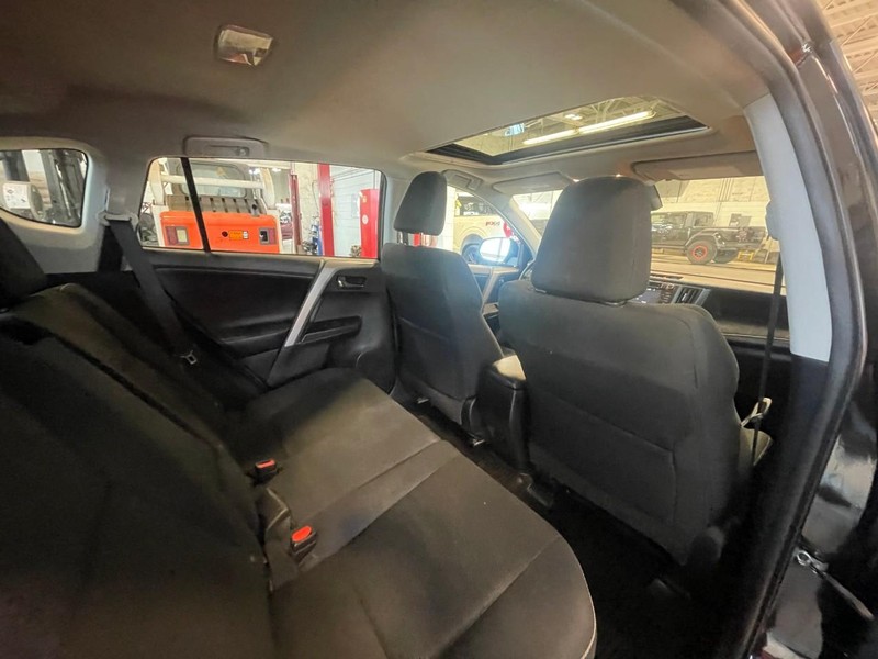 Toyota RAV4 Vehicle Image 14