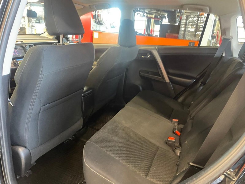 Toyota RAV4 Vehicle Image 17