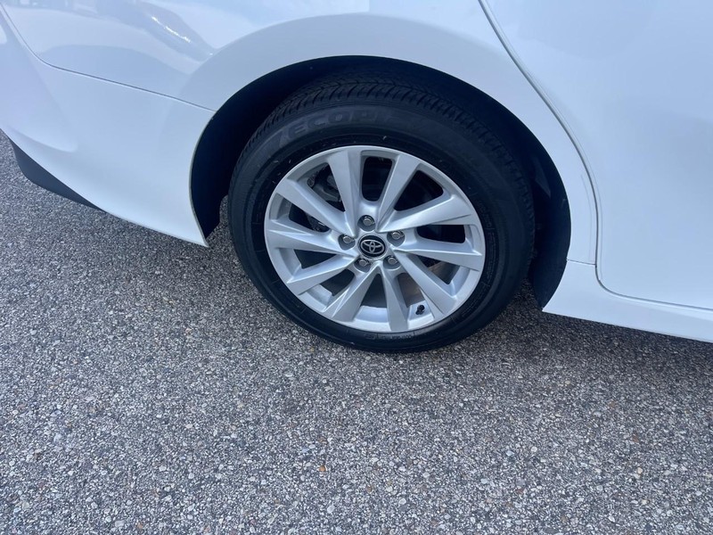 Toyota Camry Vehicle Image 09