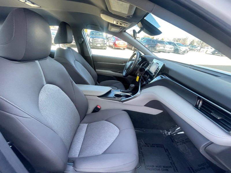 Toyota Camry Vehicle Image 11