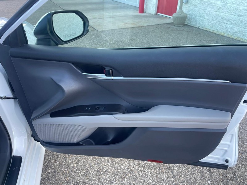 Toyota Camry Vehicle Image 12