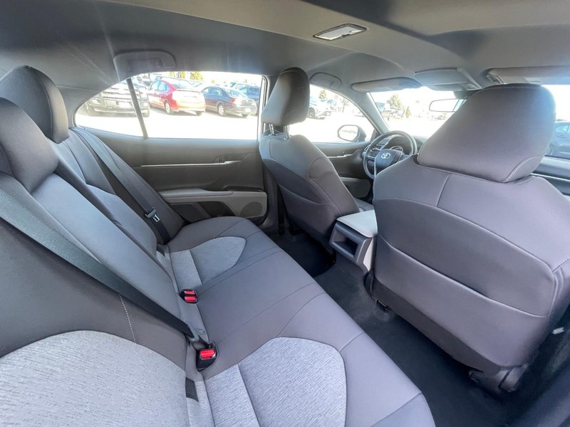 Toyota Camry Vehicle Image 14