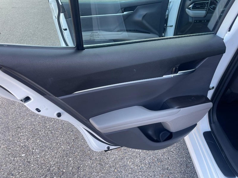 Toyota Camry Vehicle Image 18