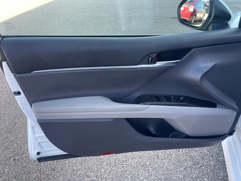 Toyota Camry Vehicle Image 21
